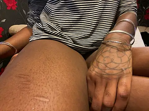 iveedie017 online show from 01/28/25, 07:00