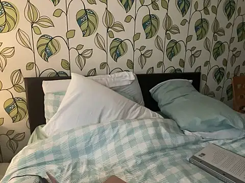 iveedie017 online show from 12/05/24, 02:39