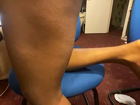 iveedie017 online show from 12/29/24, 05:33