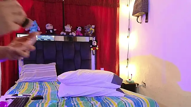 chloe vasquez710 online show from 03/04/25, 07:32