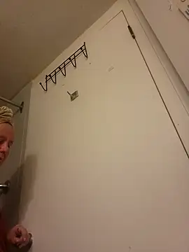 Snapshot of Yourfantasy1379 chatting on 10/04/25, 02:02 Yourfantasy1379 online show from 10/04/25, 02:02