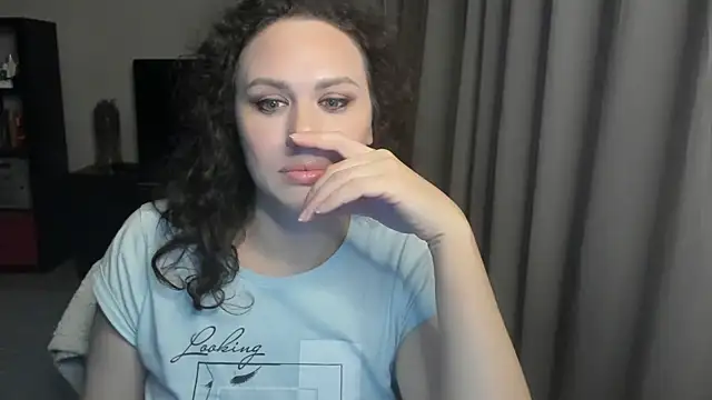 Snapshot of MollyCheiz chatting on 06/04/26, 09:41 MollyCheiz online show from 06/04/26, 09:41