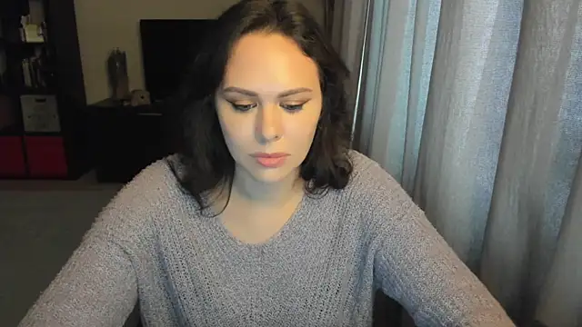 MollyCheiz online show from 10/25/25, 10:47