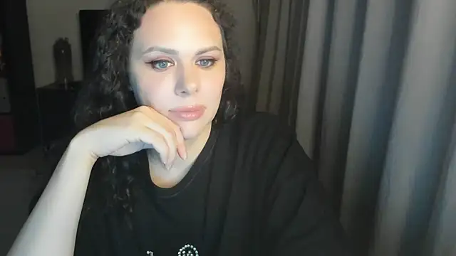 Snapshot of MollyCheiz chatting on 06/26/26, 10:04 MollyCheiz online show from 06/26/26, 10:04