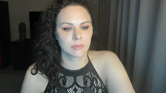 Snapshot of MollyCheiz chatting on 06/22/26, 09:23 MollyCheiz online show from 06/22/26, 09:23