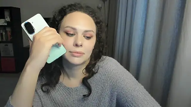 MollyCheiz online show from 05/31/26, 06:09