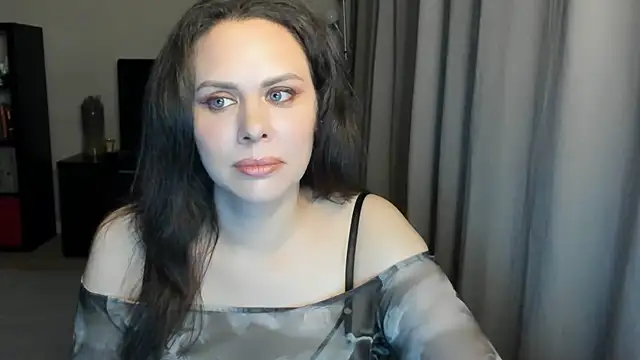 Snapshot of MollyCheiz chatting on 07/18/26, 11:13 MollyCheiz online show from 07/18/26, 11:13