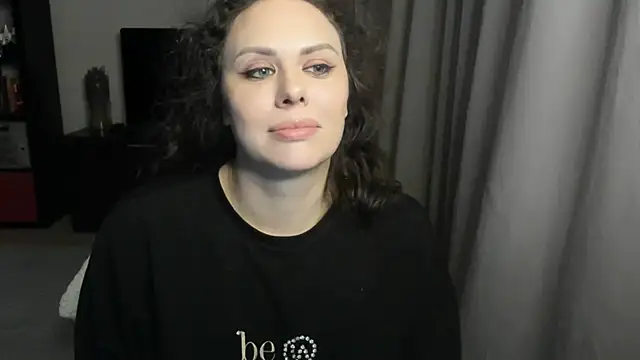 MollyCheiz online show from 05/27/26, 09:00