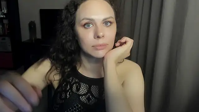 Snapshot of MollyCheiz chatting on 06/11/26, 08:28 MollyCheiz online show from 06/11/26, 08:28