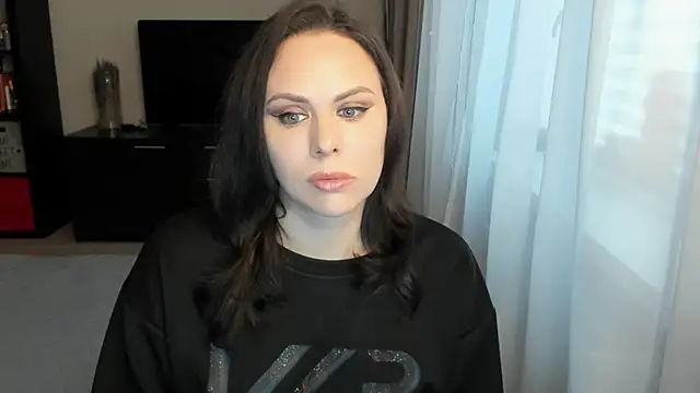 MollyCheiz online show from 11/13/25, 10:19