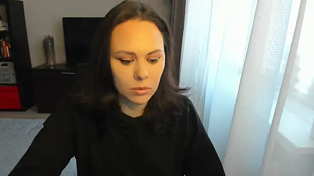 MollyCheiz online show from 11/20/25, 10:27
