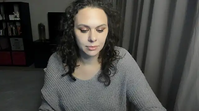 MollyCheiz online show from 05/24/26, 12:21