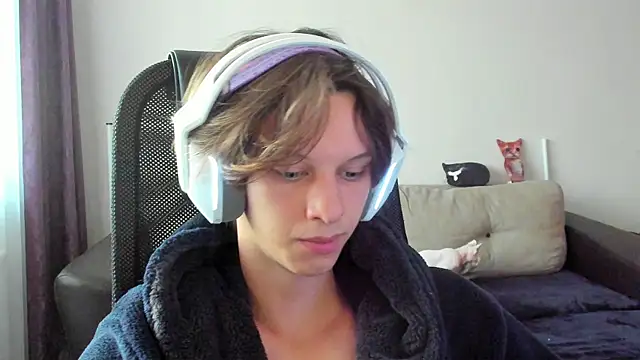 Ostin meow online show from 10/25/25, 10:47