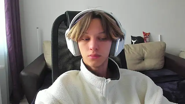 Snapshot of Ostin_meow chatting on 10/02/25, 05:44 Ostin meow online show from 10/02/25, 05:44