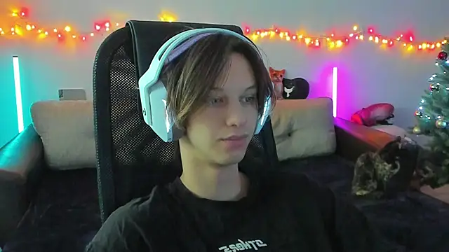 Ostin meow online show from 12/15/25, 06:41