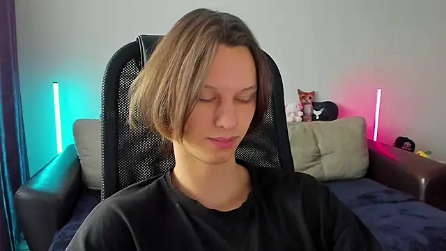 Ostin meow online show from 03/23/26, 02:22