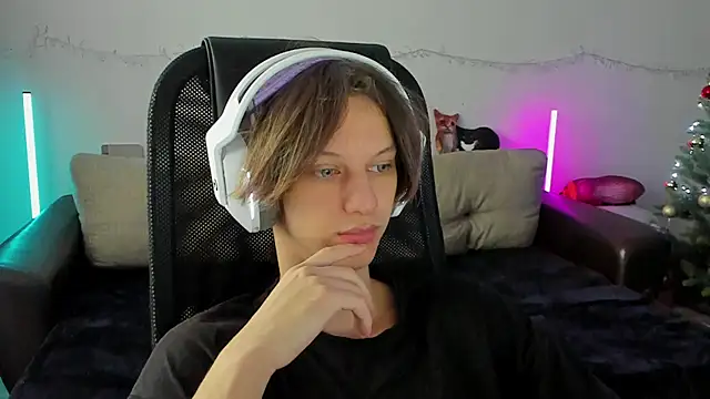 Ostin meow online show from 12/17/25, 06:40