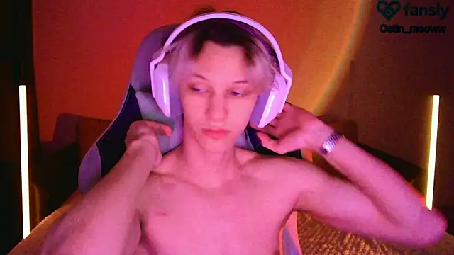 Snapshot of Ostin_meow chatting on 03/14/25, 01:35 Ostin meow online show from 03/14/25, 01:35