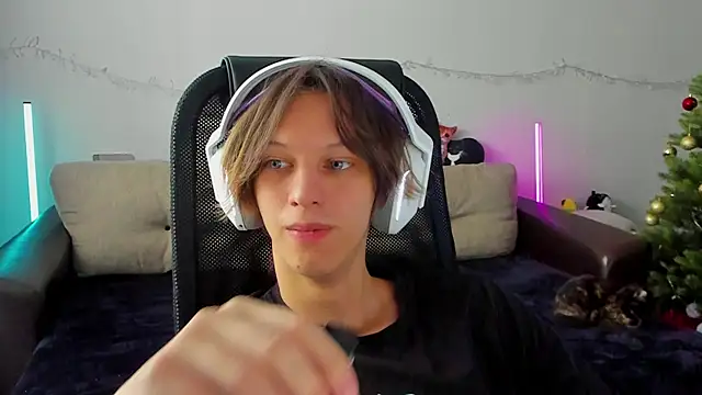 Ostin meow online show from 12/21/25, 06:04