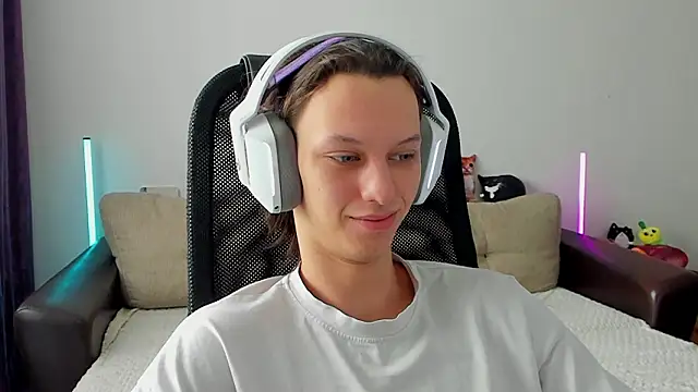 Ostin meow online show from 02/23/26, 07:53