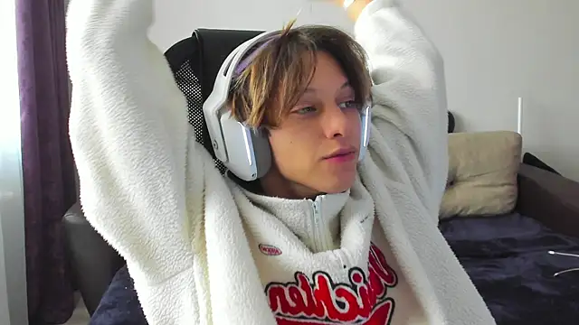 Snapshot of Ostin_meow chatting on 09/24/25, 08:21 Ostin meow online show from 09/24/25, 08:21
