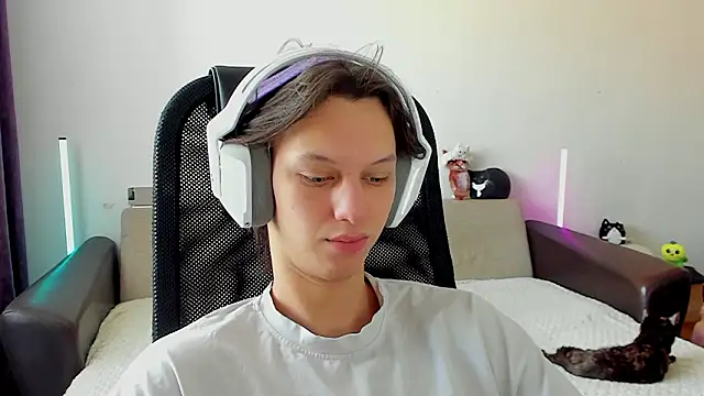 Ostin meow online show from 02/16/26, 04:44