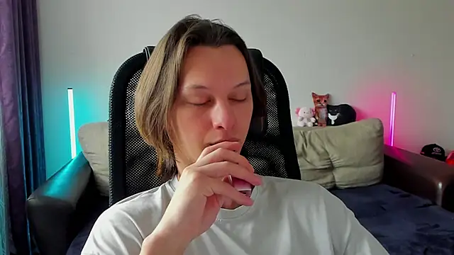 Ostin meow online show from 05/05/26, 07:11