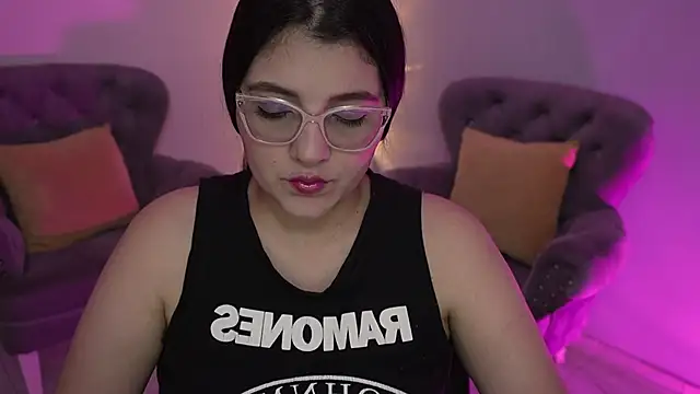 Camilaa bueno online show from 11/30/25, 09:37