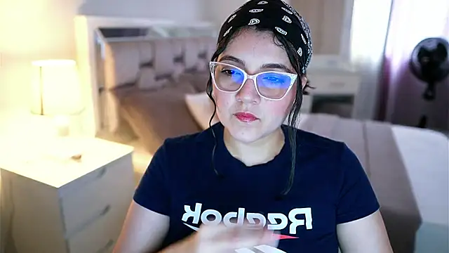 Camilaa bueno online show from 02/15/26, 09:36