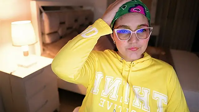 Camilaa bueno online show from 10/10/25, 12:11