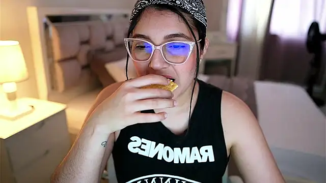 Camilaa bueno online show from 02/22/26, 07:04