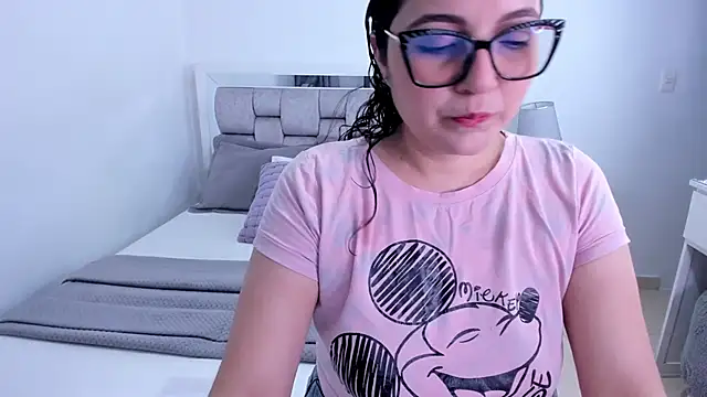 Camilaa bueno online show from 05/20/26, 11:35