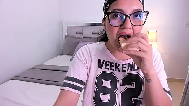 Camilaa bueno online show from 04/14/26, 11:54