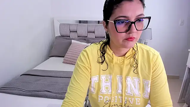 Camilaa bueno online show from 05/23/26, 11:48