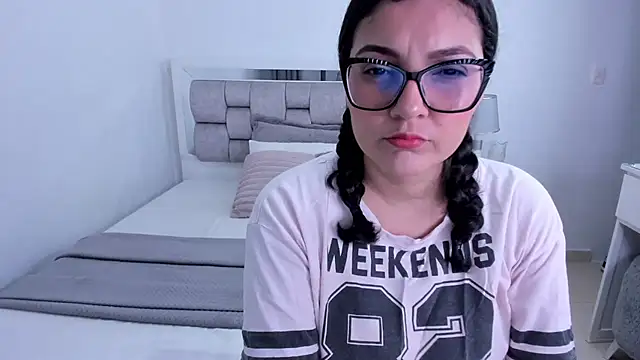 Snapshot of Camilaa_bueno chatting on 06/06/26, 11:54 Camilaa bueno online show from 06/06/26, 11:54