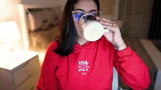 Camilaa bueno online show from 10/04/25, 12:56