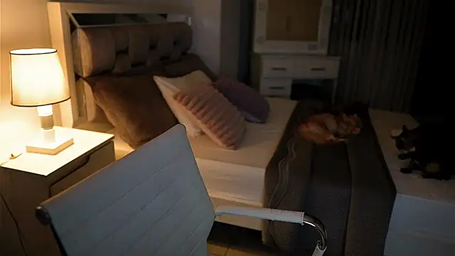 Camilaa bueno online show from 11/18/25, 11:37