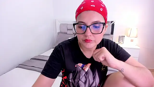 Camilaa bueno online show from 04/11/26, 12:07