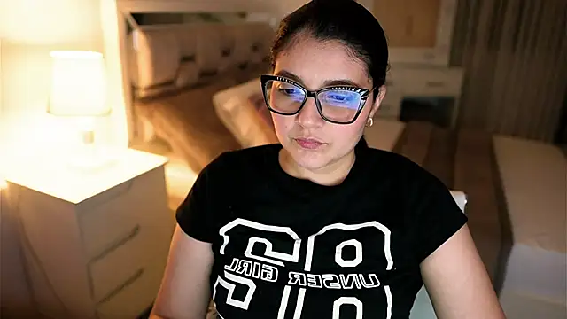 Camilaa bueno online show from 10/19/25, 11:51