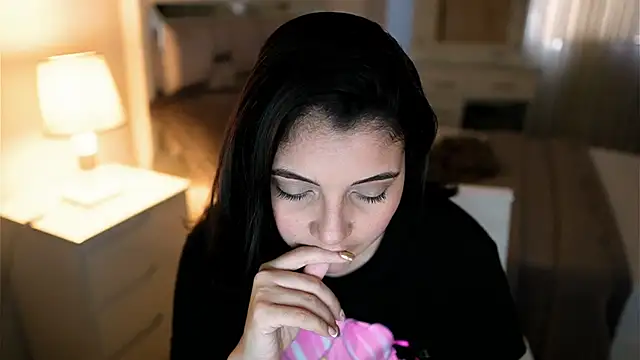 Camilaa bueno online show from 10/08/25, 08:31