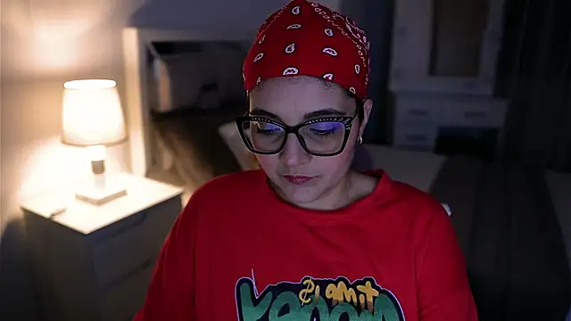 Camilaa bueno online show from 10/17/25, 02:37