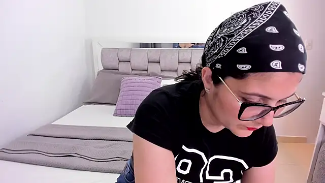 Camilaa bueno online show from 04/21/26, 12:01