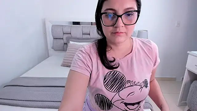 Snapshot of Camilaa_bueno chatting on 07/01/26, 12:44 Camilaa bueno online show from 07/01/26, 12:44