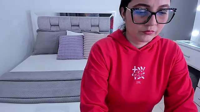 Camilaa bueno online show from 06/04/26, 12:26
