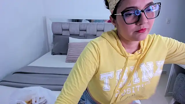 Camilaa bueno online show from 05/27/26, 12:31