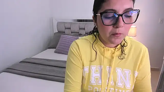 Camilaa bueno online show from 04/08/26, 11:17