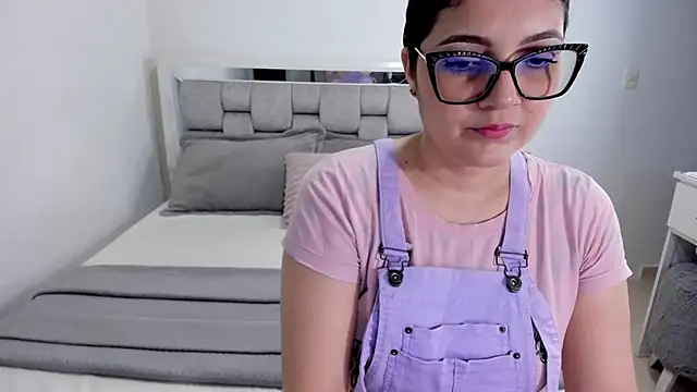 Snapshot of Camilaa_bueno chatting on 07/13/26, 11:26 Camilaa bueno online show from 07/13/26, 11:26