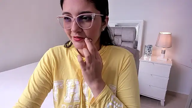 Camilaa bueno online show from 03/15/26, 04:14