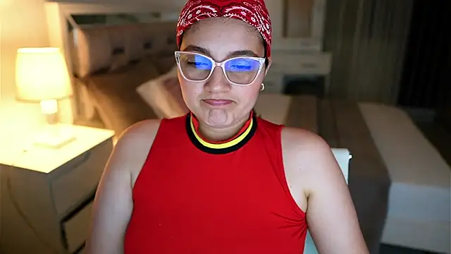 Camilaa bueno online show from 12/13/25, 10:27