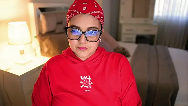 Camilaa bueno online show from 10/14/25, 10:20